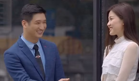 Là chủ một công ty xây dựng nhưng với vợ, Thái rất nhỏ nhen, tính chi li từng đồng. Khi bị vợ phát hiện ngoại tình, chẳng những không thấy mình có lỗi, Thái ngang nhiên đánh vợ với lý do: "Không biết gì nhưng phải biết điều".