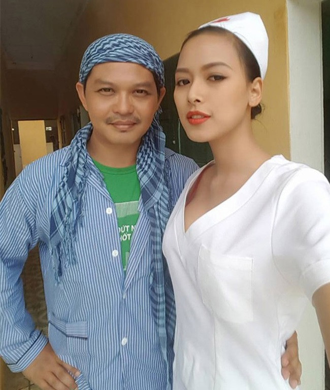 Dan nguoi dep xuat hien ben NSND Trung Hieu truoc khi cuoi vo kem 19 tuoi-Hinh-9