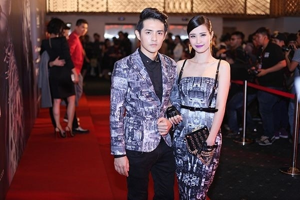 Đông Nhi - Ông Cao Thắng diện đồ đôi nổi bật dự sự kiện.