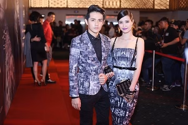 Đông Nhi - Ông Cao Thắng diện đồ đôi nổi bật dự sự kiện.