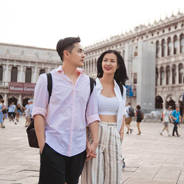 Dù đã bước sang tuổi 30 nhưng cặp đôi vẫn rất nhí nhố và đáng yêu.