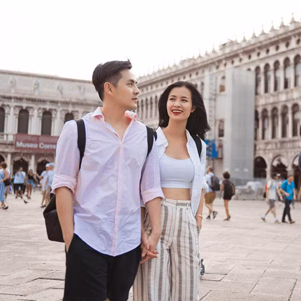 Dù đã bước sang tuổi 30 nhưng cặp đôi vẫn rất nhí nhố và đáng yêu.