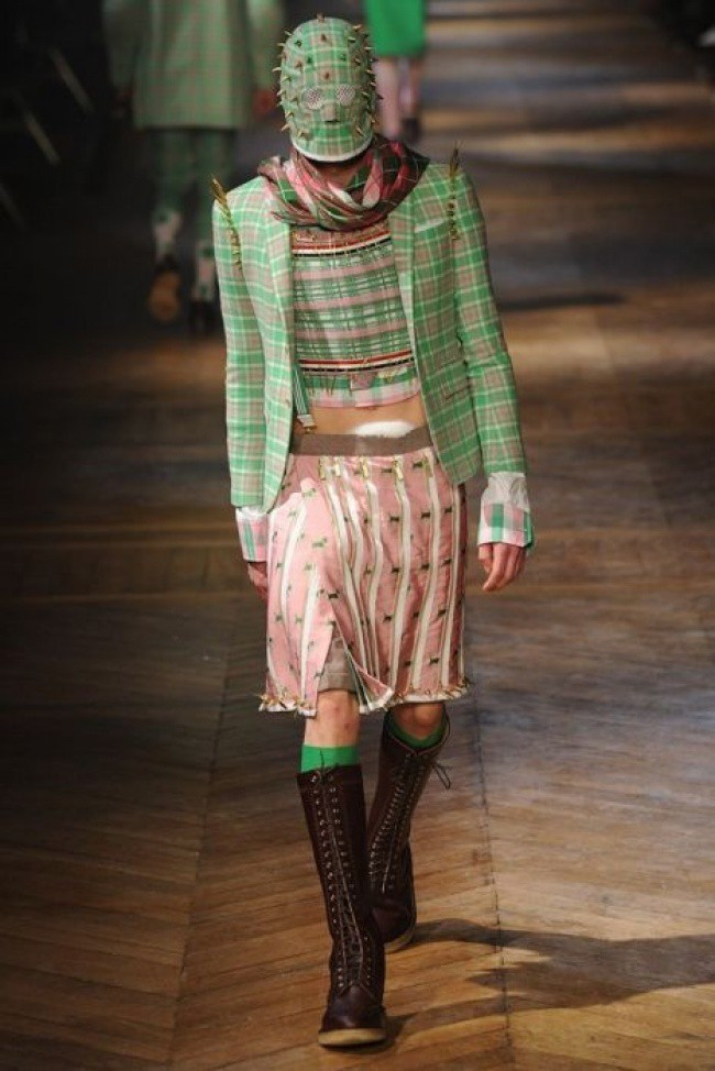 Có lẽ đây là trang phục của người ngoài hành tinh. Ảnh: Internet.