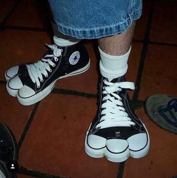 Không hiểu nhà sản xuất ra đôi giày kỳ lạ này muốn hướng đến đối tượng nào?