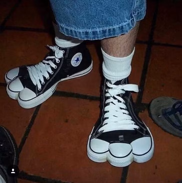 Không hiểu nhà sản xuất ra đôi giày kỳ lạ này muốn hướng đến đối tượng nào?