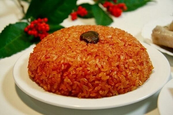 Xôi: Bạn có thể làm xôi gấc, xôi vò hoặc bánh chưng cho mâm cỗ cúng ngày 23 tháng Chạp.