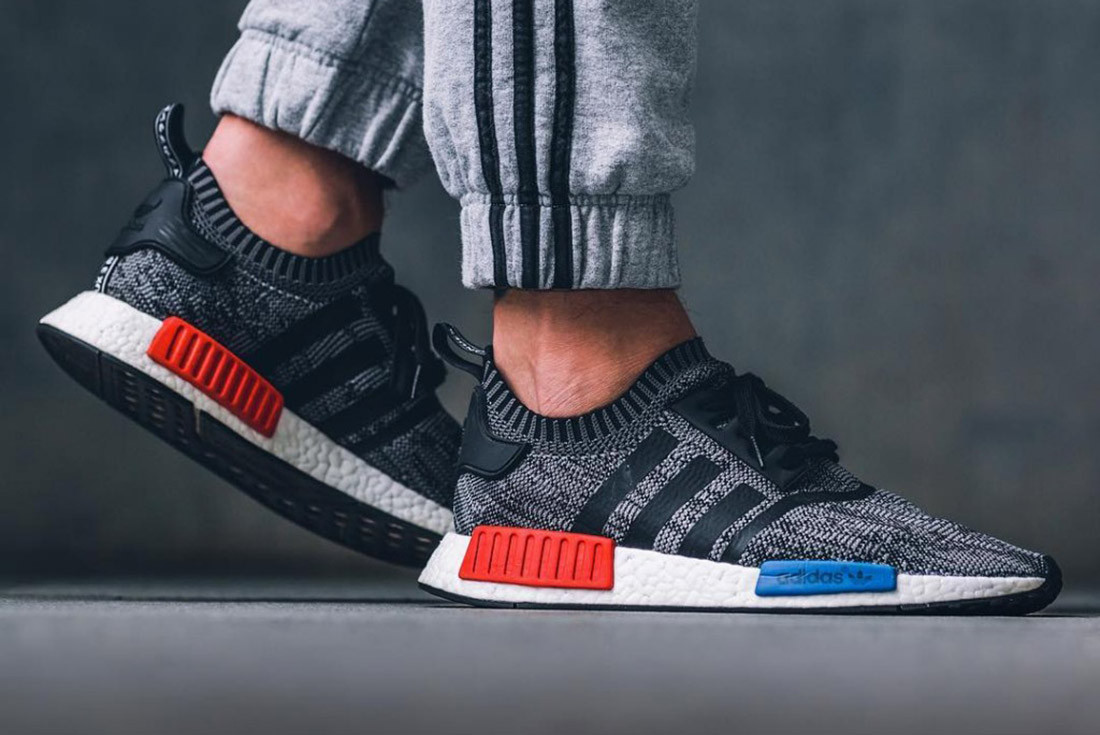 Adidas NMD_R1 Friends and Family (10.000 USD): Kể từ sự ra đời của Boost và sức mạnh của Yeezy, adidas đã liên tiếp ra hơn 4-5 phiên bản khác nhau áp dụng công nghệ này. Sự thành công của NMD là không thể chối cãi. Phiên bản NMD_R1 Friends and Family có giá lên đến 10.000 USD tính tới thời điểm hiện tại.