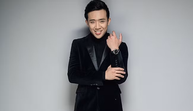 Cuối cùng, ông xã của Hari Won quyết định tìm đến phẫu thuật thẩm mỹ. Sau lần “trùng tu nhan sắc” với vẻ ngoài cuốn hút và nam tính chàng trai sinh năm 1987 ngày càng nhận được nhiều tình cảm của công chúng. Chia sẻ về vấn đề này Trấn Thành cho biết, là người của công chúng nên anh muốn bản thân phải thật chỉn chu khi đứng trước mọi người.