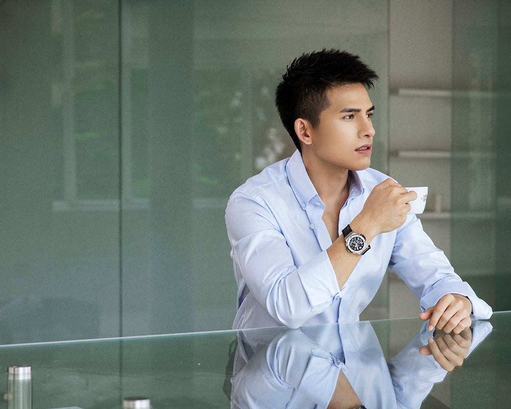 Cụ thể, giọng ca "Mong manh tình về" cho biết việc sửa mũi đến từ lời khuyên của một thầy phong thủy. Anh mong rằng chiếc mũi mới sẽ mang lại nhiều điều tích cực cho cuộc sống cũng như công việc của mình.