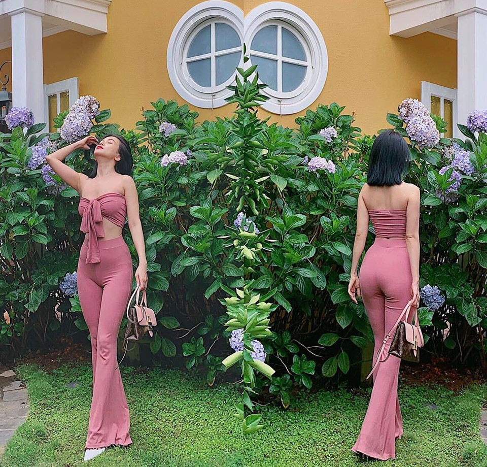 Sĩ Thanh mặc cả "cây" hồng táo bạo.