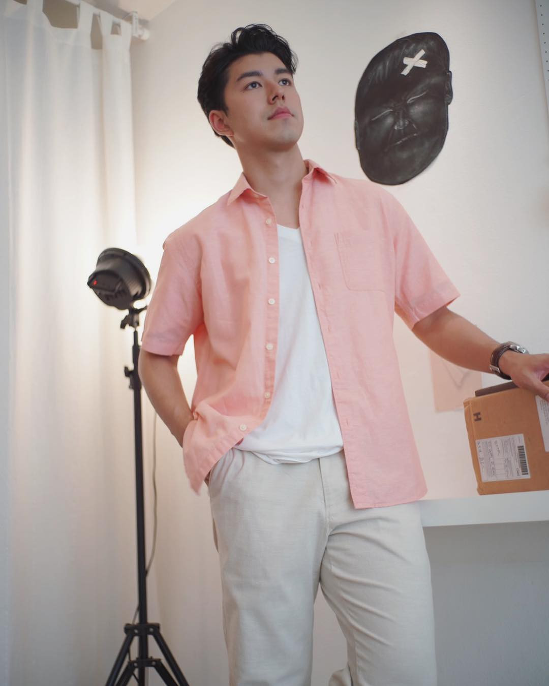 Phong cách thời trang của Nine đơn giản và nam tính.