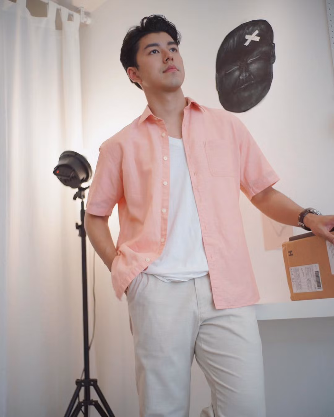 Phong cách thời trang của Nine đơn giản và nam tính.