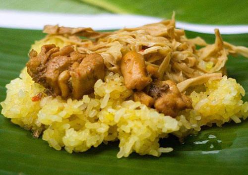 Xôi măng: Chỉ là món xôi nấu từ gạo nếp quen thuộc, kết hợp khéo léo với măng rừng nhưng đã trở thành món điểm tâm sáng thân thuộc với mỗi người dân tại Kon Tum.