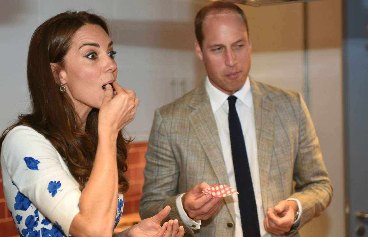 Công nương Kate thích nấu ăn tại nhà trong khi Hoàng tử William lại thích thức ăn nhanh.