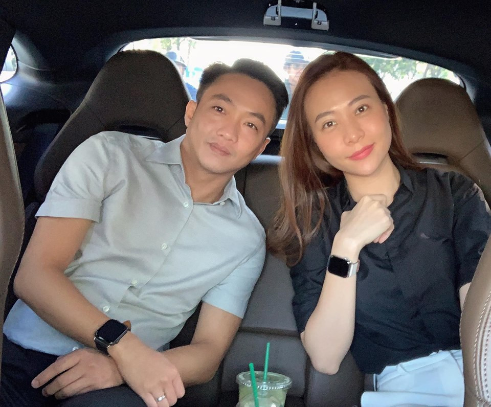 Dường như màu áo của Cường Đô La với màu quần của Đàm Thu Trang khá đồng điệu về màu sắc.