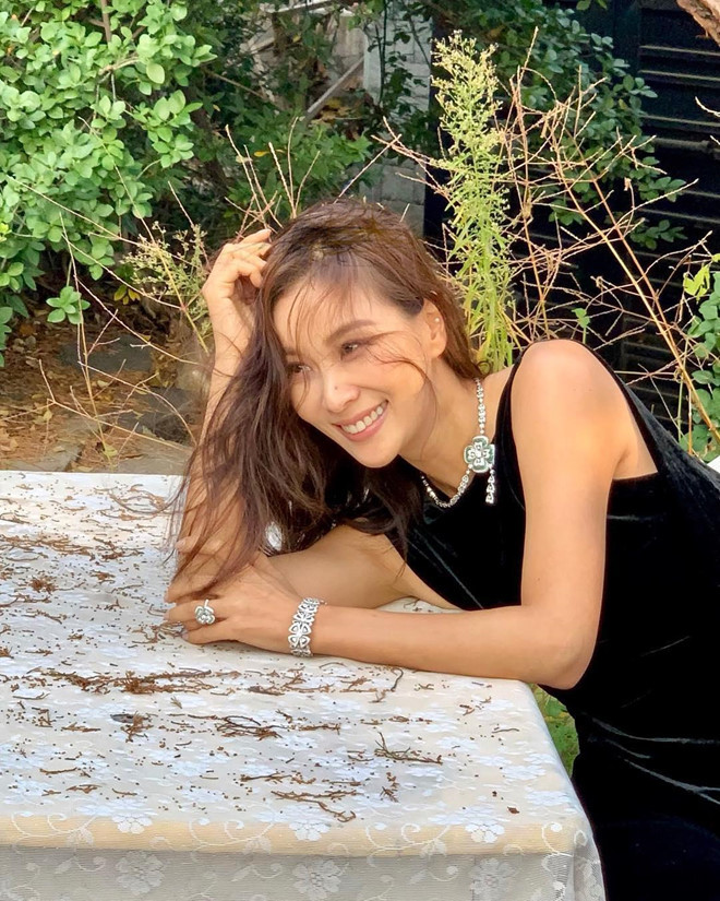 Go So Young thường xuất hiện với vẻ đơn giản, khỏe khoắn mà không kém phần sang trọng.