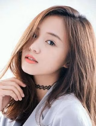 Màu son cam san hô pha đất lại mang lại sự tự nhiên, quyến rũ và mê hoặc vô cùng.