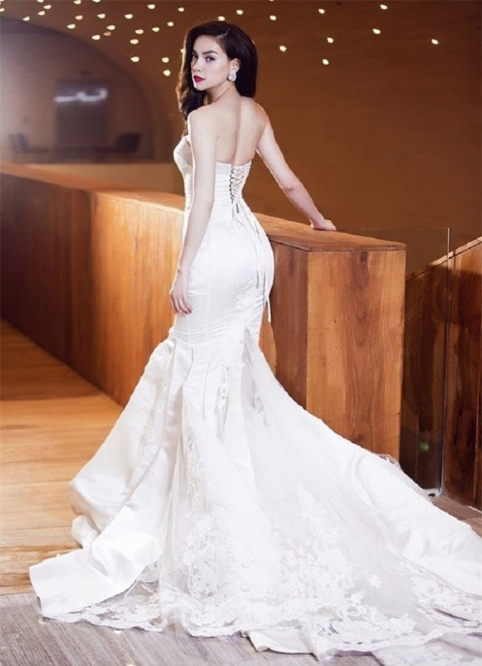 Mỗi buổi sáng, Hồ Ngọc Hà đều ăn một trái táo xanh trước khi tập luyện thể thao và đến đêm khi đi diễn về, thay vì chọn đồ ăn khuya cô lại cho mình thêm một quả táo xanh nữa. Ngoài ra, nữ ca sĩ cũng đặc biệt yêu thích bộ môn yoga và thường xuyên tập luyện để vừa giảm cân, vừa giữ được sức khỏe đồng thời có được một tinh thần sảng khoái.