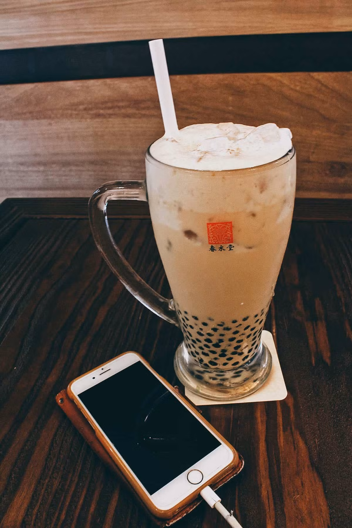 Trà sữa chân trâu (Boba): Đây là thức uống phổ biến ở Đài Loan, mà từ đó trở nên nổi tiếng ở nhiều nơi trên thế giới. Bạn thấy nó ở khắp mọi nơi ở Đài Loan.