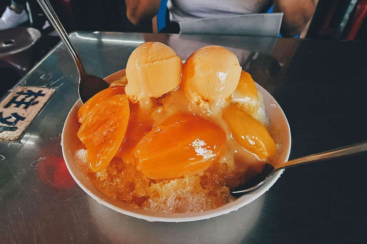 Baobing là một món tráng miệng đá bào được phủ sữa đặc và nhiều loại nguyên liệu như trái cây, kem, khoai môn, đậu azuki, khoai lang, đậu phộng, và thạch cỏ. Ở Đài Loan, một trong những hương vị baobing phổ biến nhất là xoài.