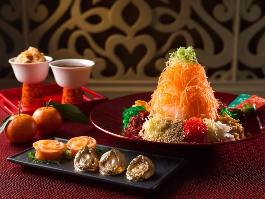 Người Singapore (đặc biệt là giới kinh doanh và thương nhân) rất yêu thích và thưởng thức món ăn này trong 15 ngày Tết, đặc biệt là ngày thứ 7 của tháng Giêng, hay còn gọi là ngày Renri có nghĩa là “ngày sinh nhật của tất cả mọi người”.