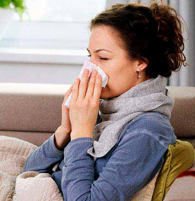 6. Ho và khàn tiếng: Chứng ho và khàn giọng ở những người sống sót sau ung thư là nguyên nhân gây lo lắng. Nó có thể là một dấu hiệu của sự tái phát, đặc biệt là những người đã từng bị ung thư vòm họng và ngay cả ung thư phổi.