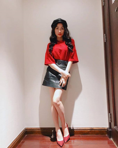 Mỹ nhân tuổi Hợi này cũng rất tự tin với những mẫu váy ngắn. Ảnh: Internet.