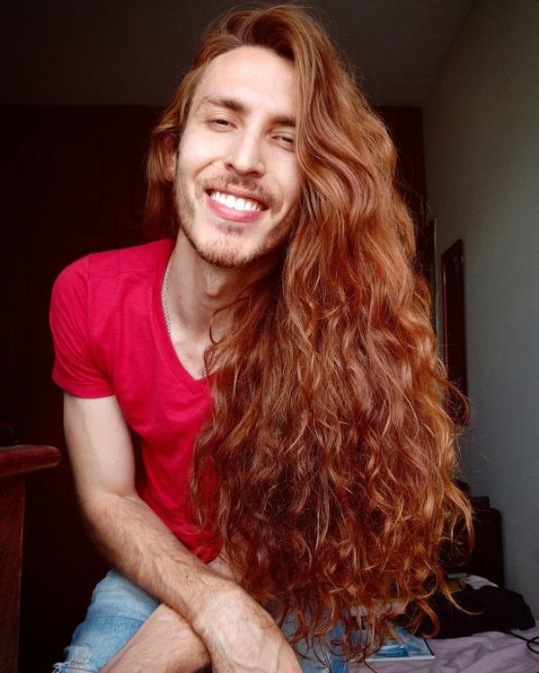 Thanh nien danh 7 nam nuoi toc dai 60 cm, muot ma kinh ngac-Hinh-2