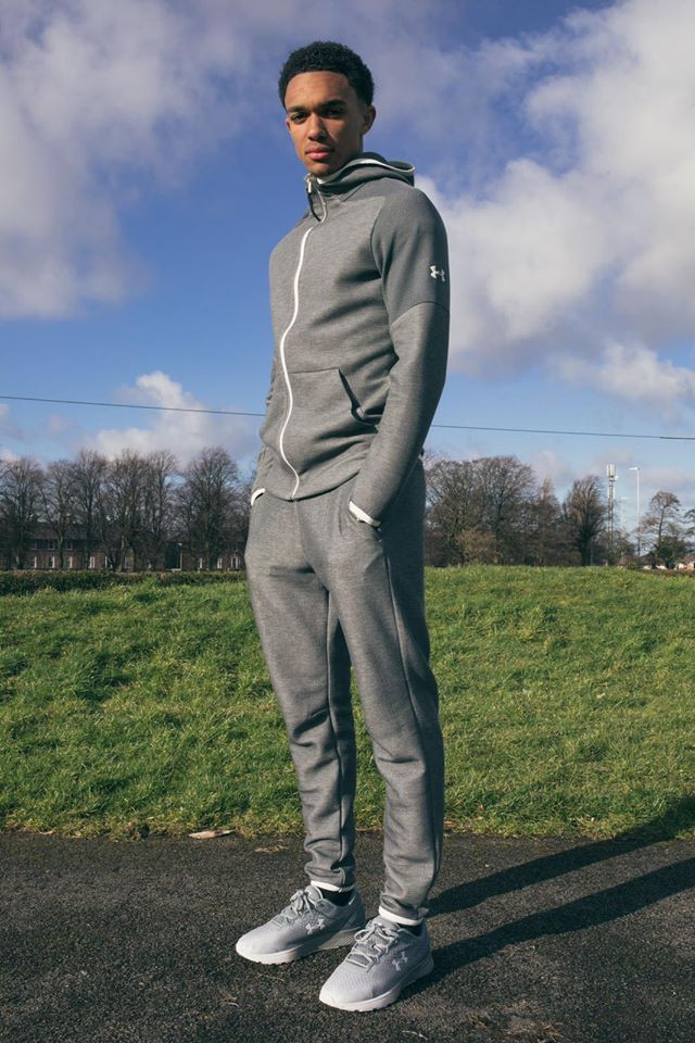 Trang Instagram cá nhân của hậu vệ 20 tuổi đăng tải cực ít hình ảnh liên quan đến quần áo, giày dép.