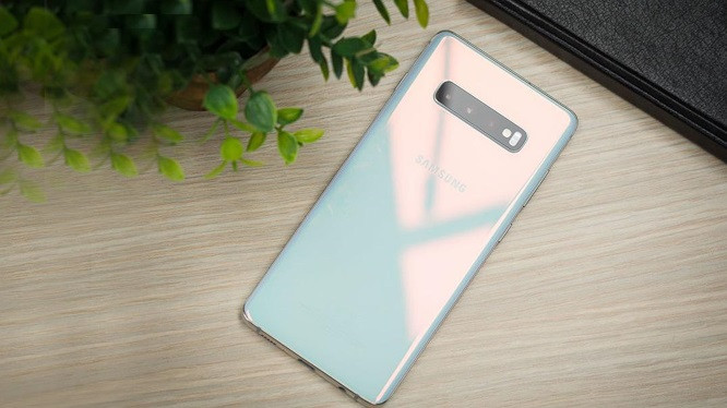 Thu nghiem thoi luong pin va toc do sac Galaxy S10+