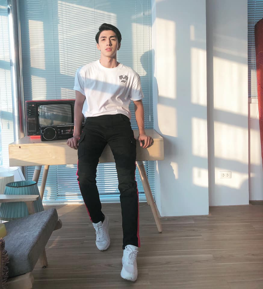 Bạn trai của Á hậu Phương Nga diện trang phục thể thao rất ngầu.