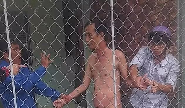 Khoa than cung be gai 13 tuoi, ong gia 66 tuoi bi khoi to