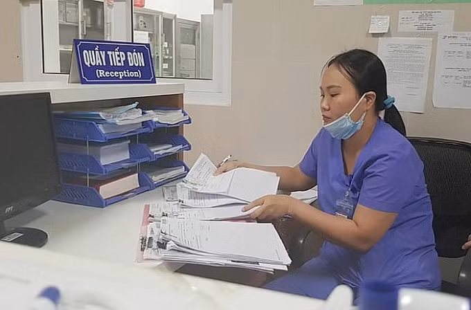 Bac si hanh hung nu nhan vien: “Mat trai” nghe dieu duong...-Hinh-2