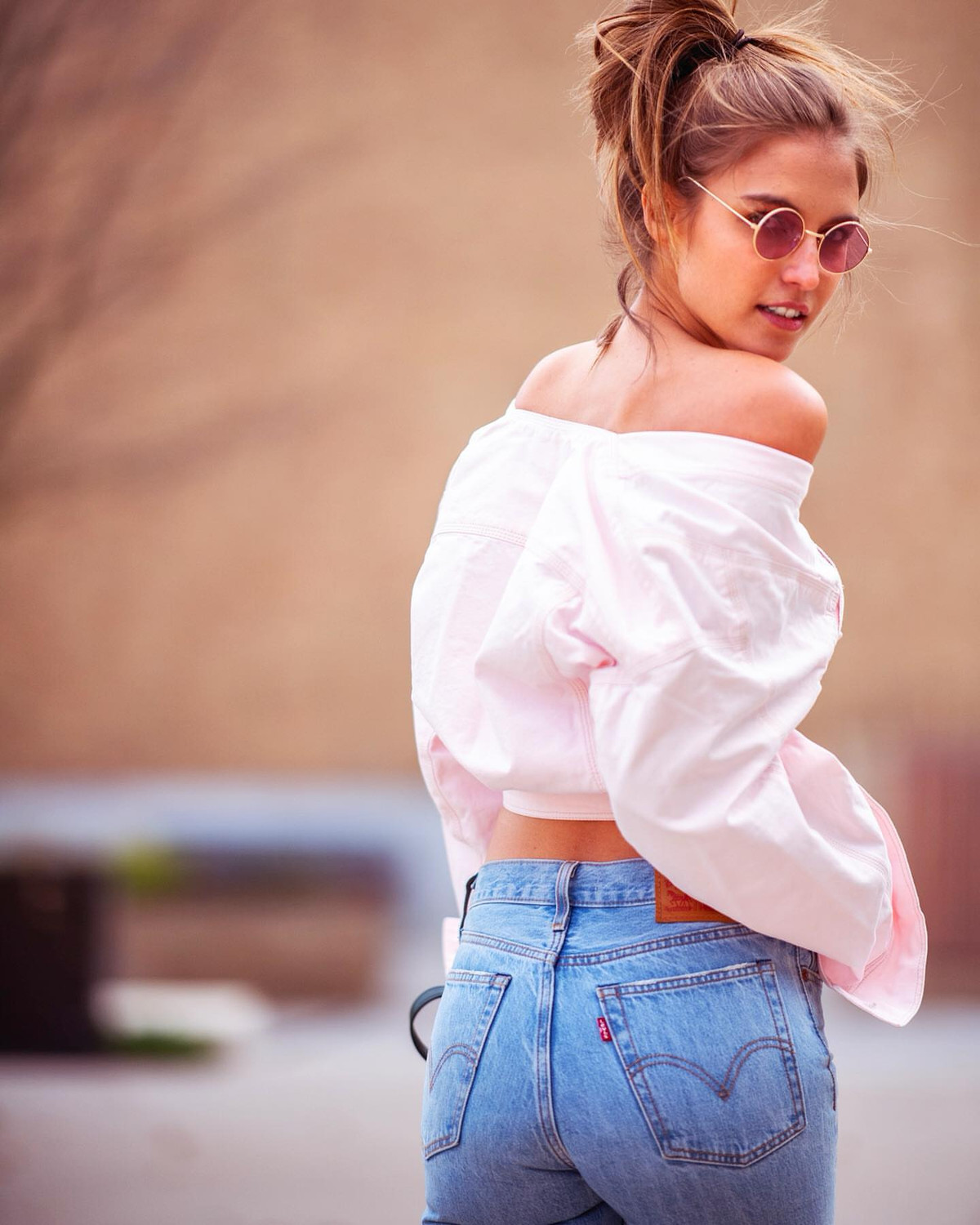 Fernanda Liz sở hữu các vòng đo cực chuẩn nên cô không hề ngại diện các trang phục hở hang.