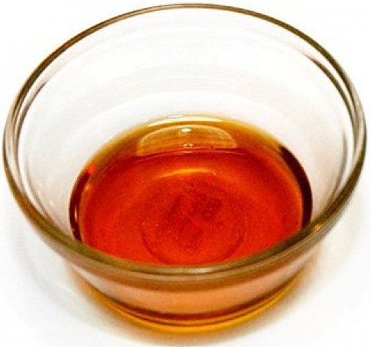 Tiếp đó, pha hỗn hợp ngâm thịt bằng nước mắm, đường và giấm gạo theo tỷ lệ 2:2:1. Dùng đũa hòa tan, đưa lên bếp lửa đun sôi rồi để nguội.