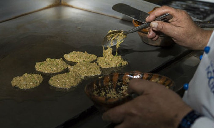 Trong khi đó, ở Mexico, người dân bản địa xem trứng muỗi như một món đặc sản không thể thiếu trong các bữa ăn truyền thống. 