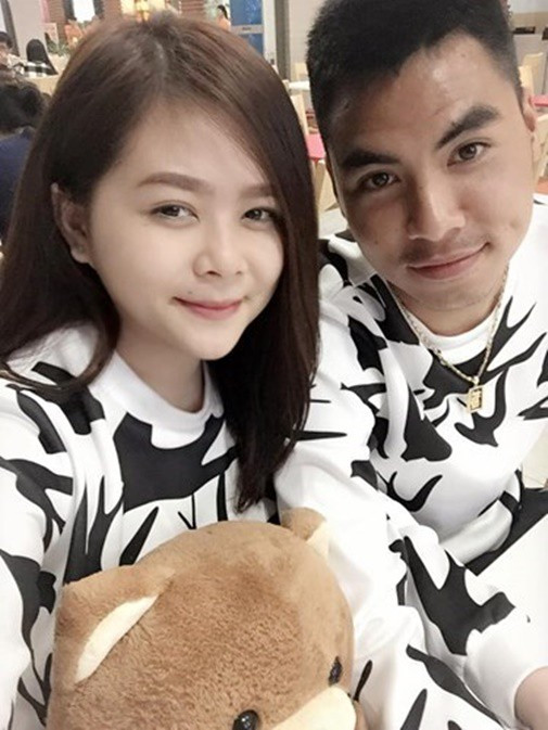 Tường Vy sở hữu một gương mặt bầu bĩnh, đầy đặn, một làn da trắng mịn màng, một vóc dáng nuột nà, nóng bỏng.