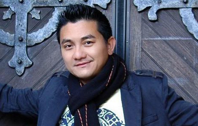 Dau hieu benh ung thu dai trang nghe si Anh Vu mac phai