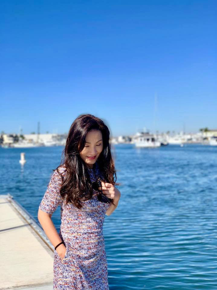 Nữ diễn viên sinh năm 1962 thường chọn trang phục giản dị và phù hợp với dáng vóc.