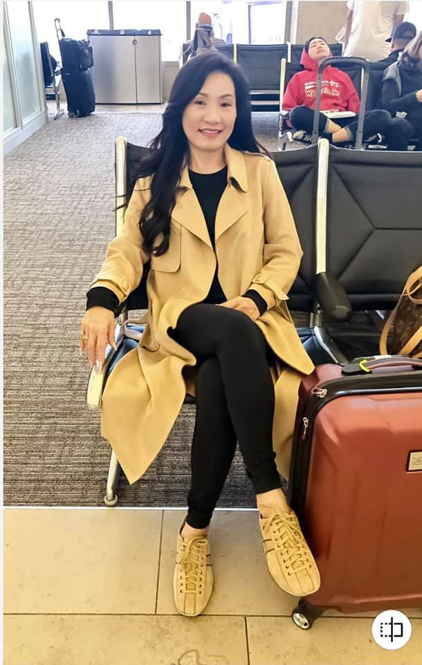 Bước sang tuổi U60 nhưng cô vẫn giữ được vóc dáng thon gọn.