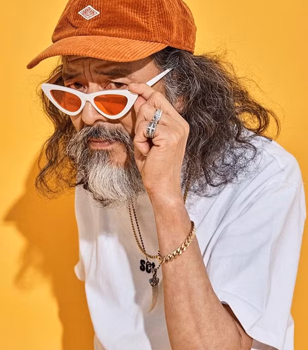 Sở hữu vóc dáng cân đối, tinh thần trẻ trung, ông Kim dễ dàng thể hiện nhiều phong cách khi làm mẫu.