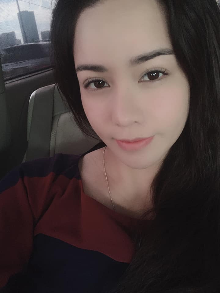 Ngoài ra, nữ ca sĩ cũng không quên tập cho mình thói quen uống nhiều nước để vừa cung cấp độ ẩm cho da vừa giúp giải độc, thanh nhiệt cho làn da luôn khỏe mạnh, tươi trẻ và đẩy lùi lão hóa.