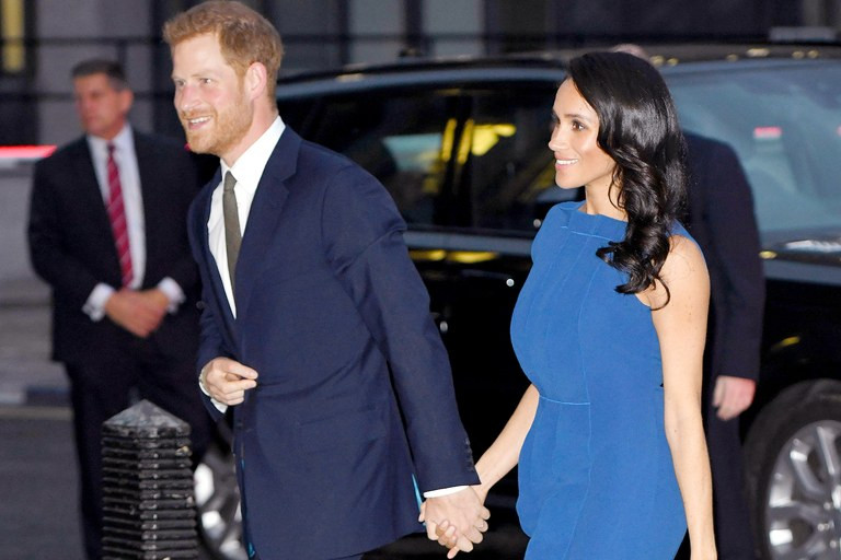 Hoàng tử Harry và Meghan thường xuyên chọn tông màu xanh nhã nhặn và sang trọng.