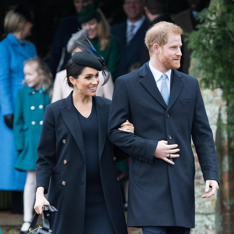 Áo khoác của cặp đôi này cũng là đồ đôi.