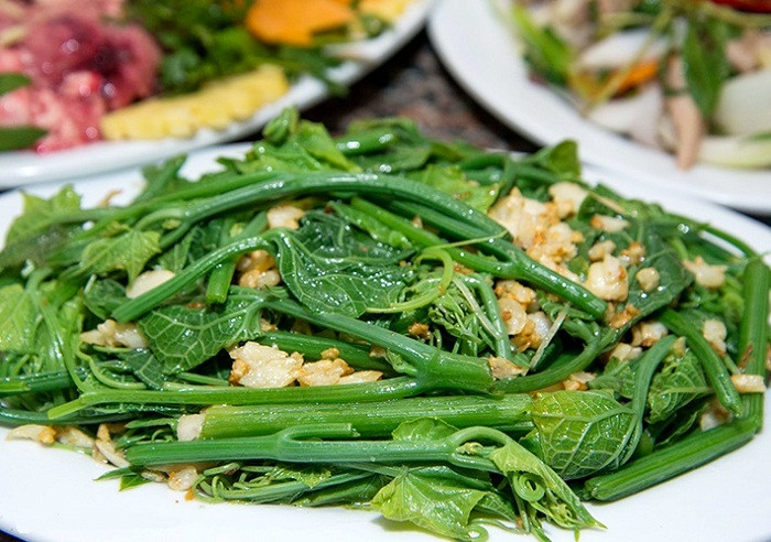 Từ rau su su, người ta có thể chế biến được thành nhiều món ăn khác nhau trong đó có hai món phổ biến nhất là su su luộc và su su xào tỏi. Đối với những vị khách du lịch Tam Đảo thì rau su su trở thành một món quà không thể thiếu được mà bất cứ ai cũng muốn mua về làm quà cho người thân và bạn bè.