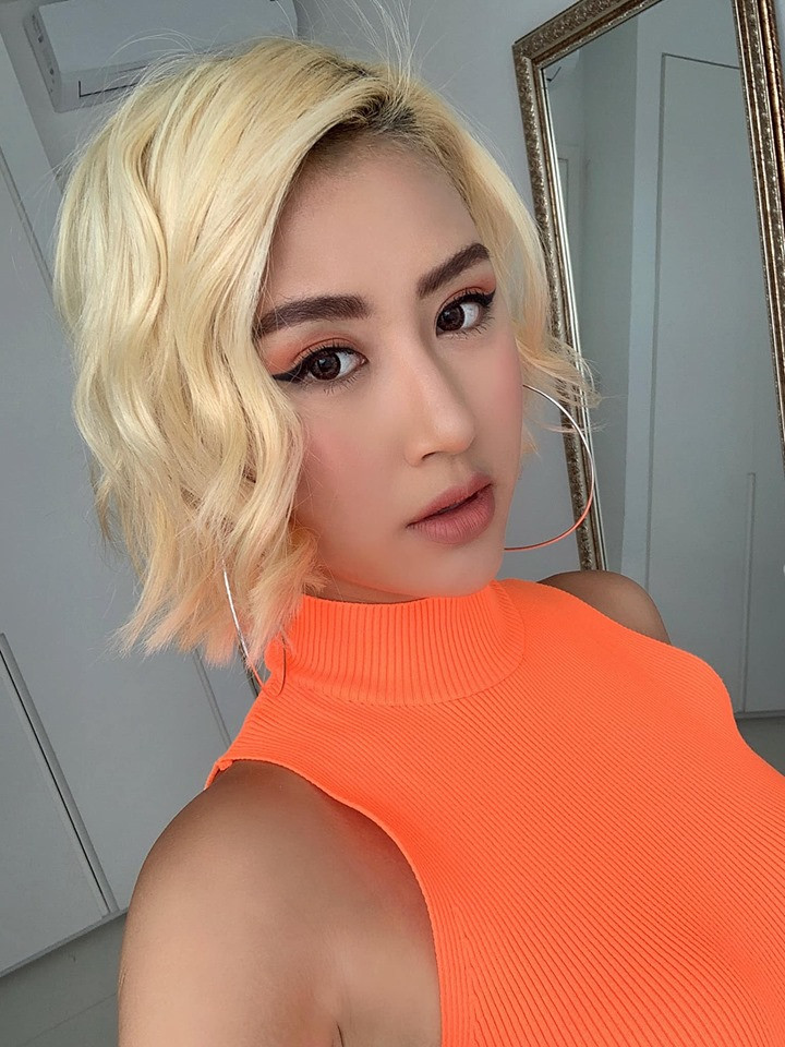 Quỳnh Anh biến hóa liên tục với phong cách trang điểm đa dạng, gu thời trang cá tính.