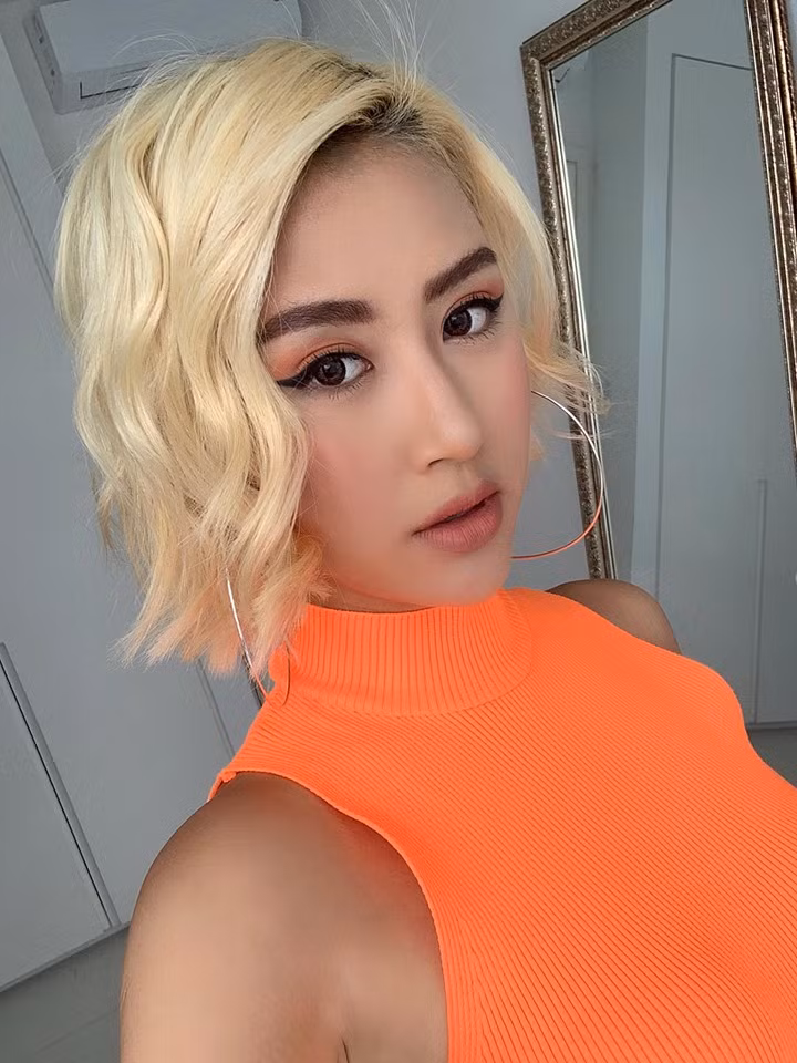 Quỳnh Anh biến hóa liên tục với phong cách trang điểm đa dạng, gu thời trang cá tính.