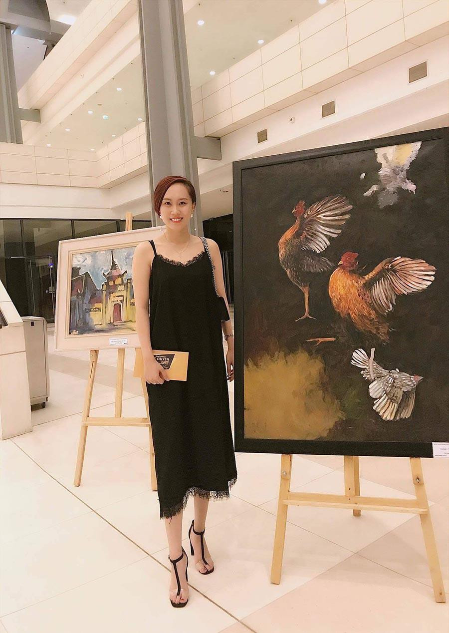 Thu Hà diện váy đen hai dây quyến rũ.