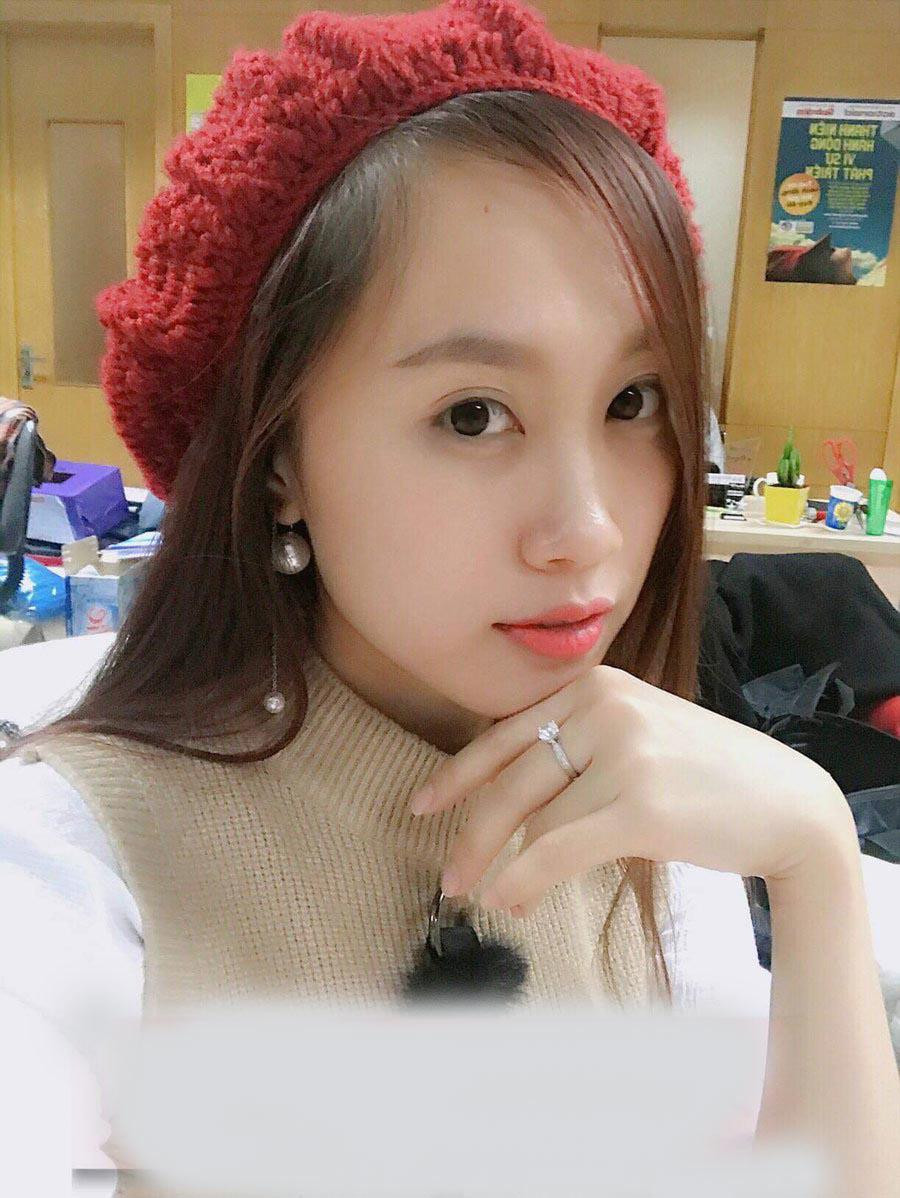 Cách phối đồ của Huỳnh Thu Hà toát lên vẻ sang chảnh, quý phái.