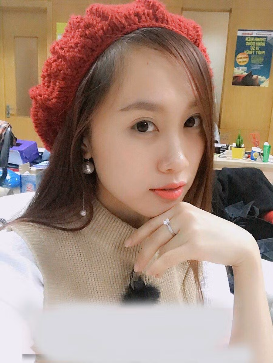 Cách phối đồ của Huỳnh Thu Hà toát lên vẻ sang chảnh, quý phái.